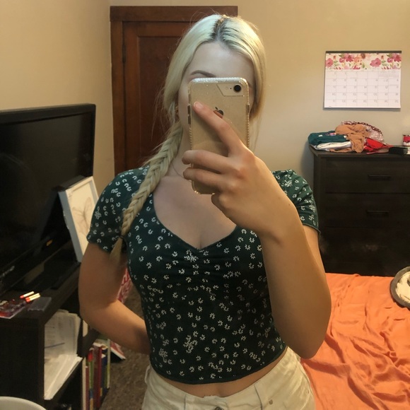 shein crop top 🤍 - Picture 2 of 4